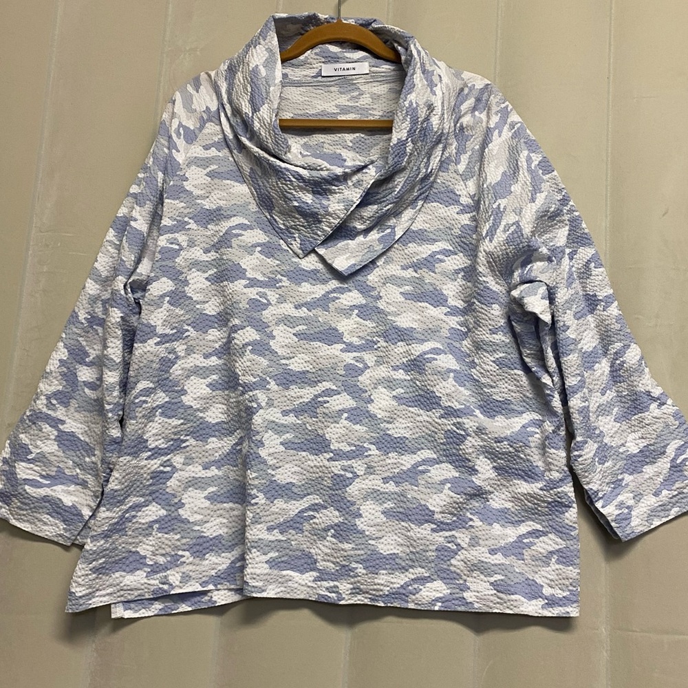 Vitamin Women’s Blouse XL Split Cowl Neck Boxy Luxury Textured Camo Lagenlook